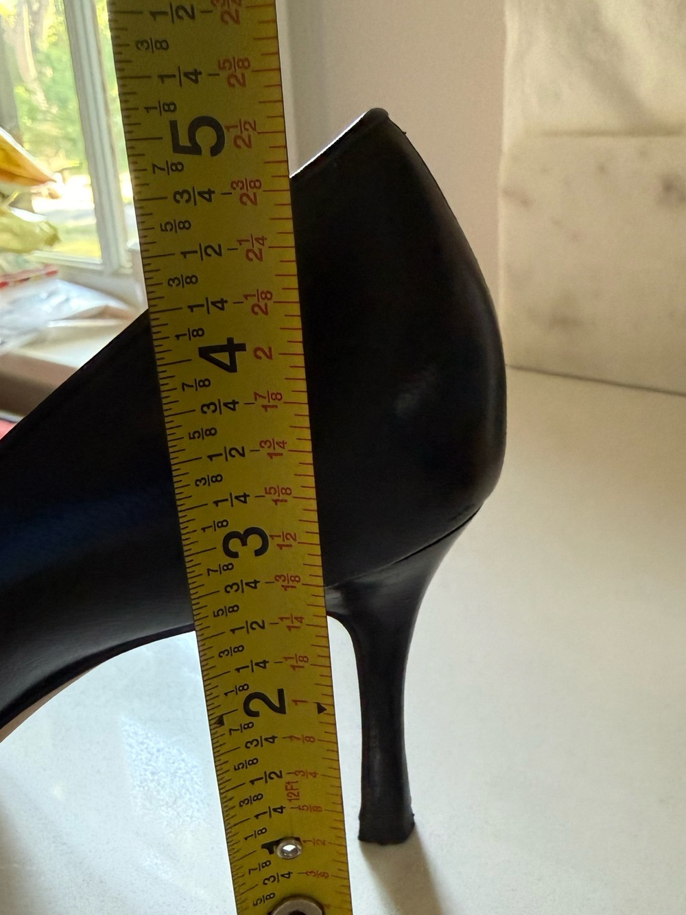 Manolo Blahnik Black Leather Pointed Pumps - Classic Elegant Heel - Picture 4 of 7